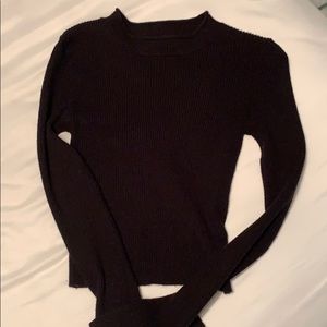 Long sleeve cropped black shirt